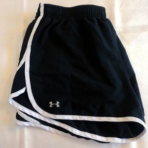 Under Armor Size L black athletic shorts